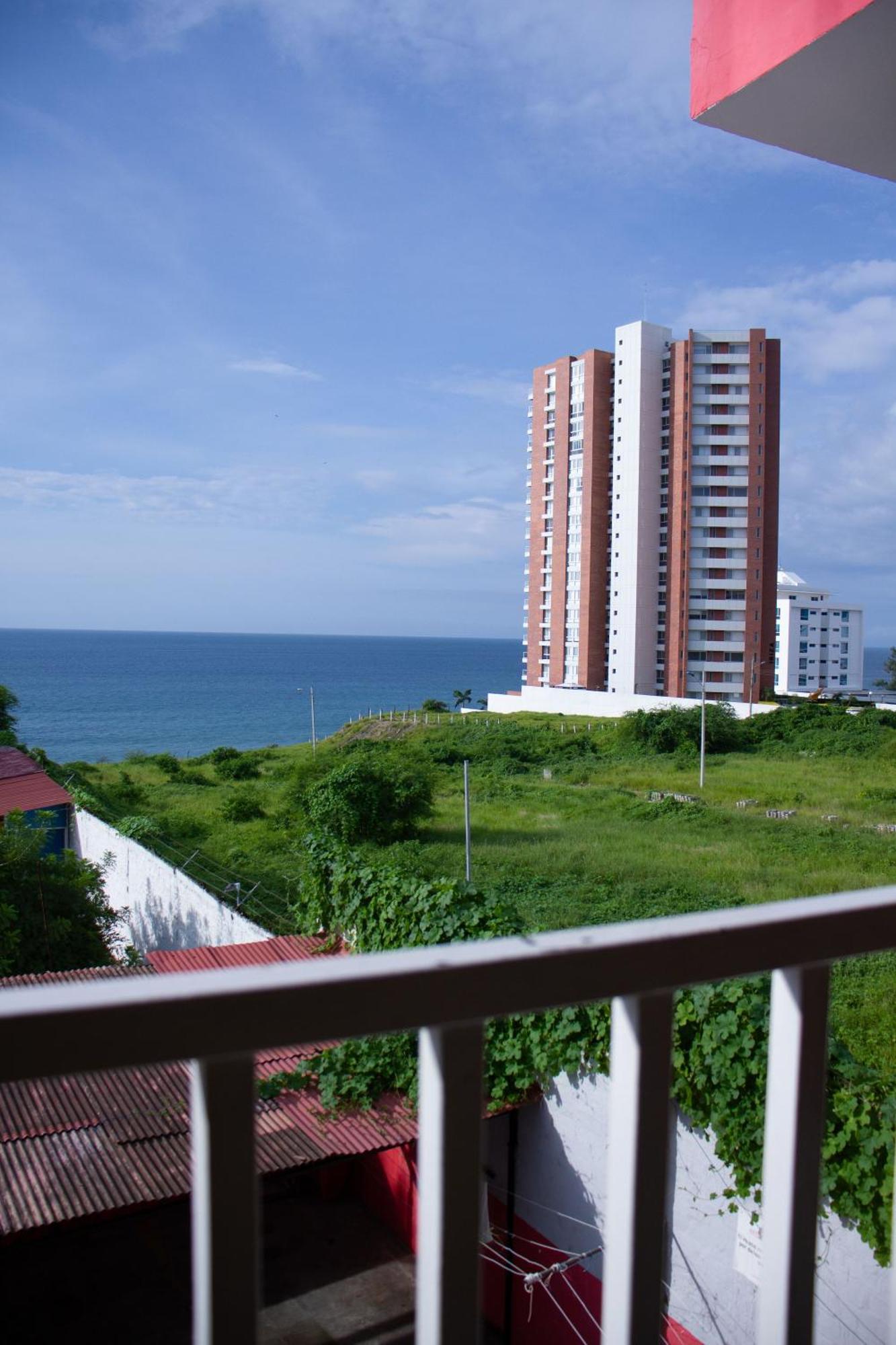 Hostal Antares Manta Exterior photo