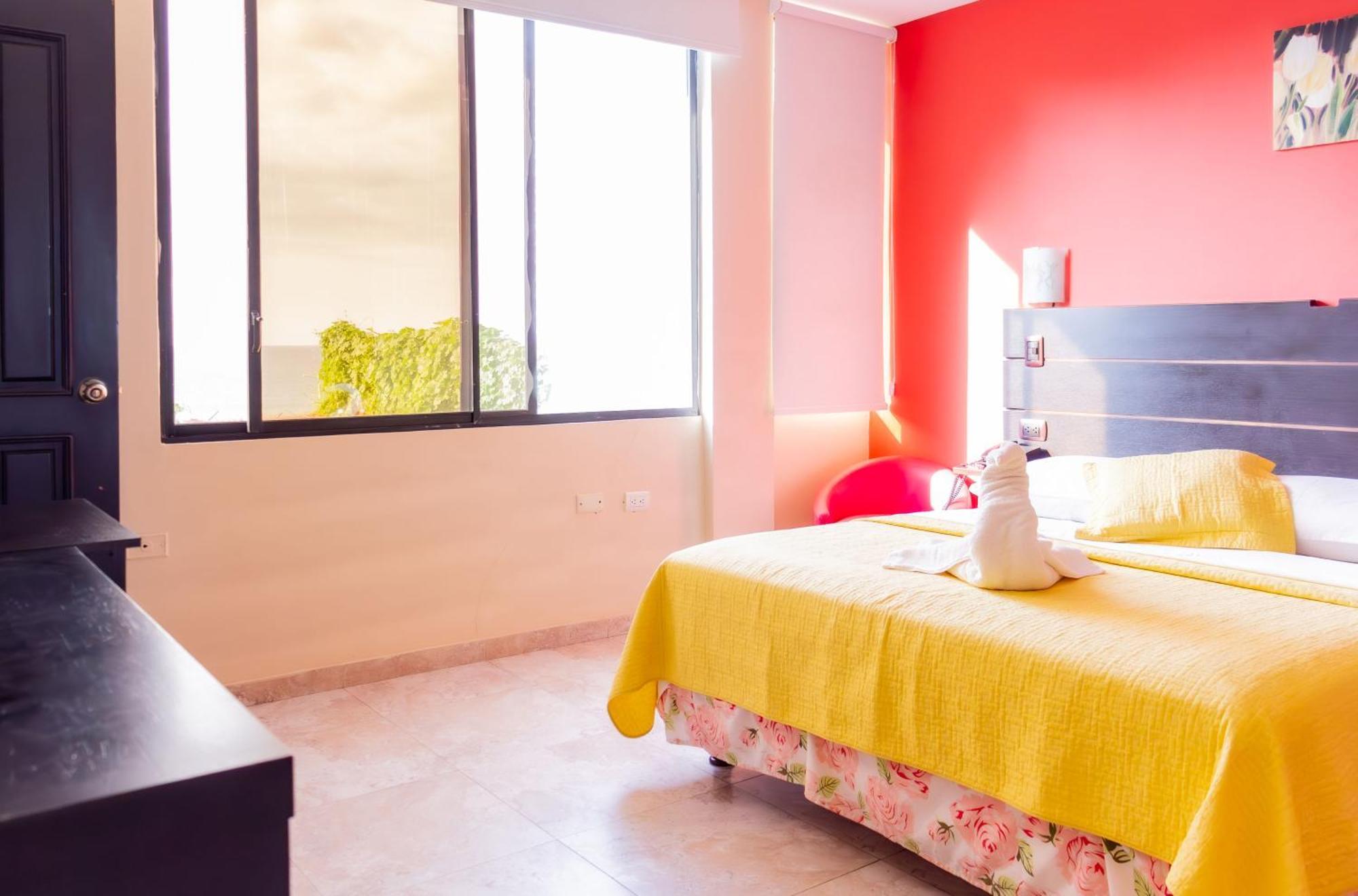 Hostal Antares Manta Exterior photo