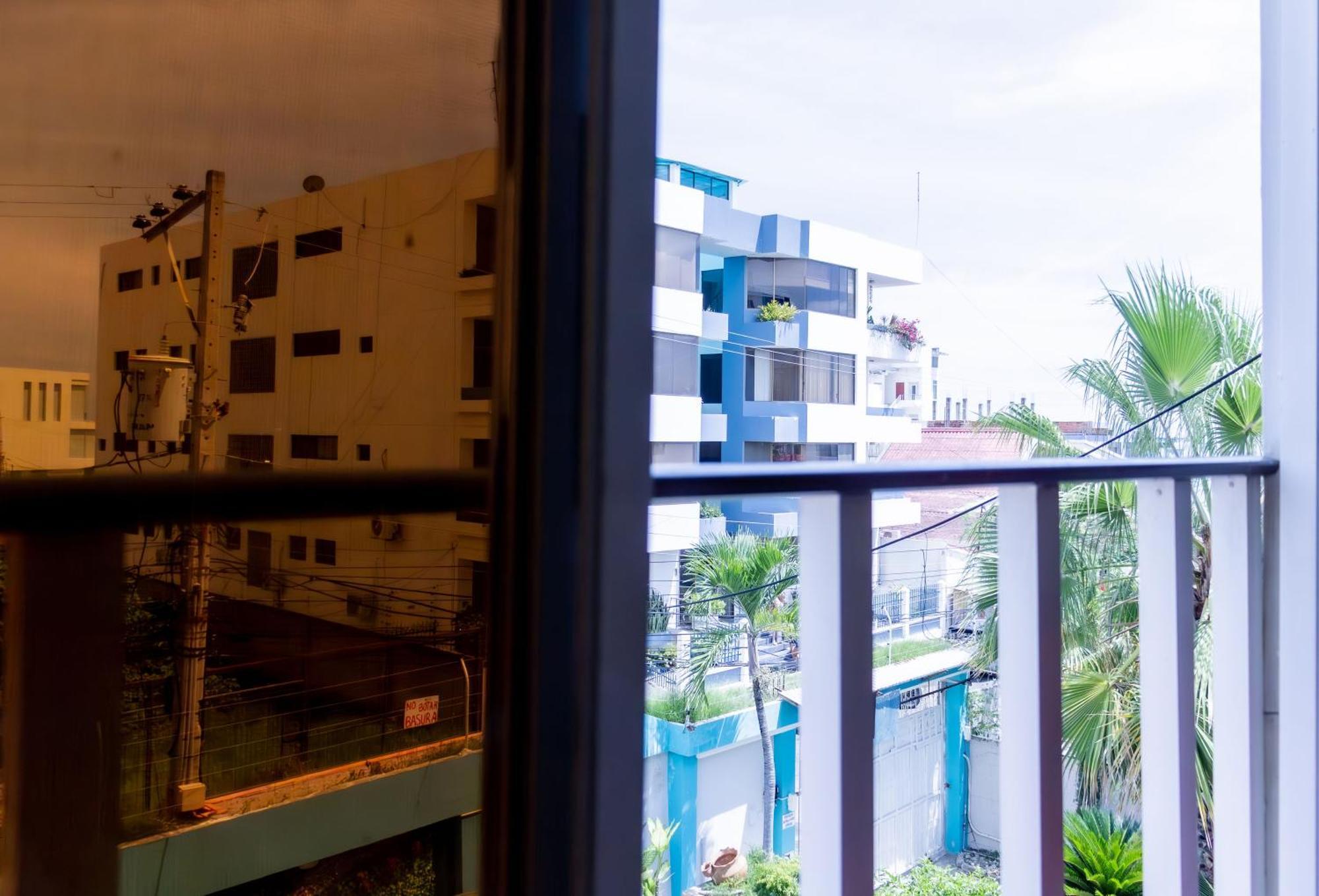 Hostal Antares Manta Exterior photo